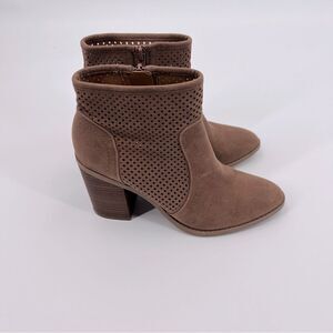 Universal Thread Boots Booties Suede Taupe Brown Size 6